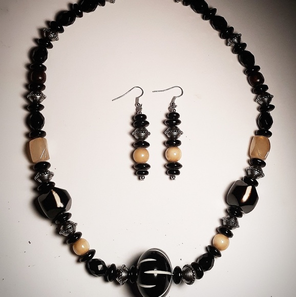 CREATION BY CARROL Jewelry - NECKLACE SET